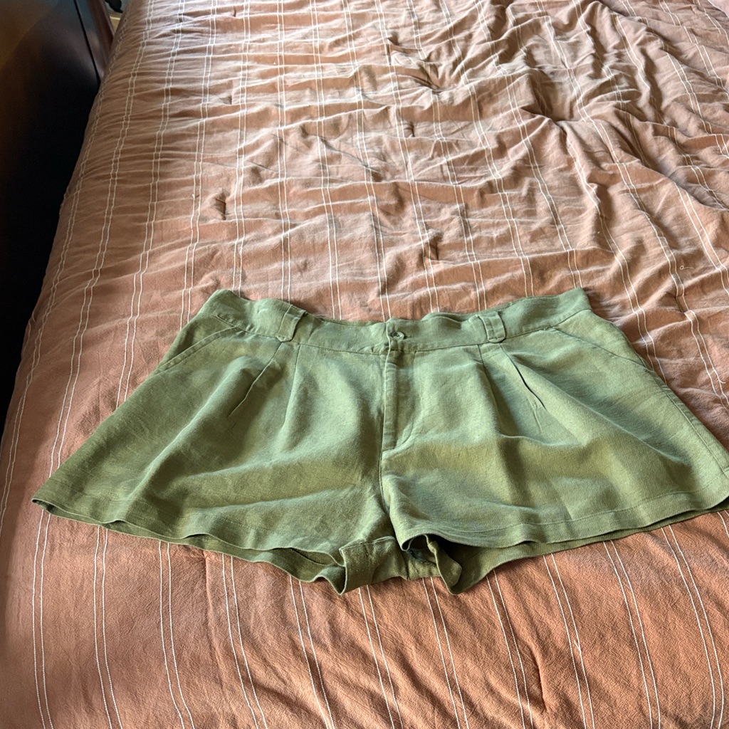 Able Olive Wanda Shorts. Linen/Cotton With Belt. Size 14. Run Big.
